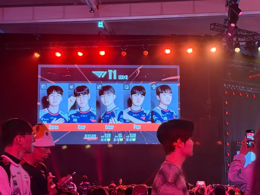 2026 MSI 현장 스크린에 표시된 T1 선수단